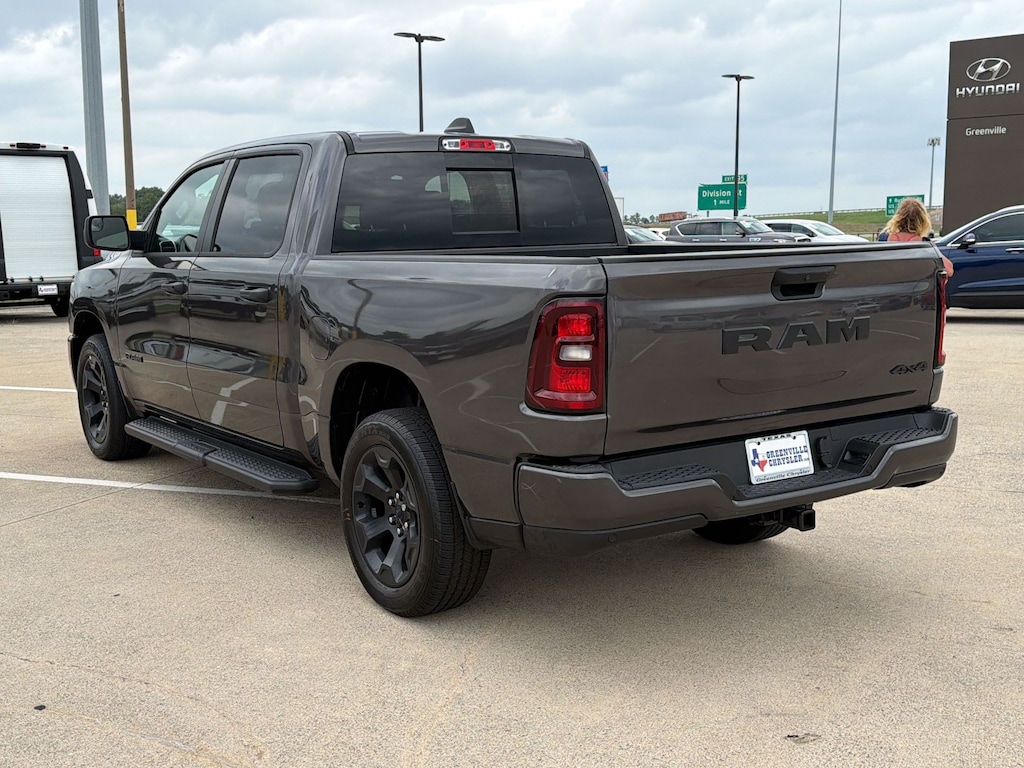 New 2026 Ram 1500 EXPRESS CREW CAB 4X4 5'7 BOX Pickup