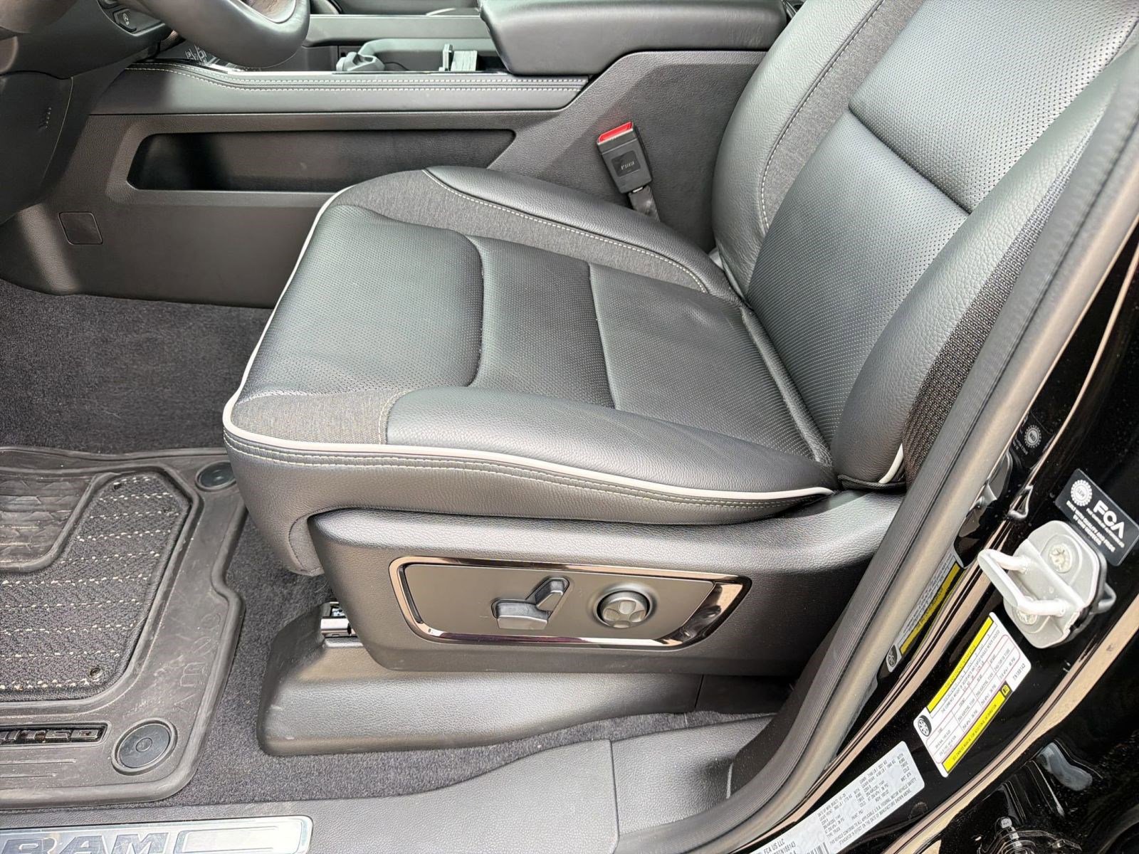 2026 RAM 1500 Limited - Photo 14