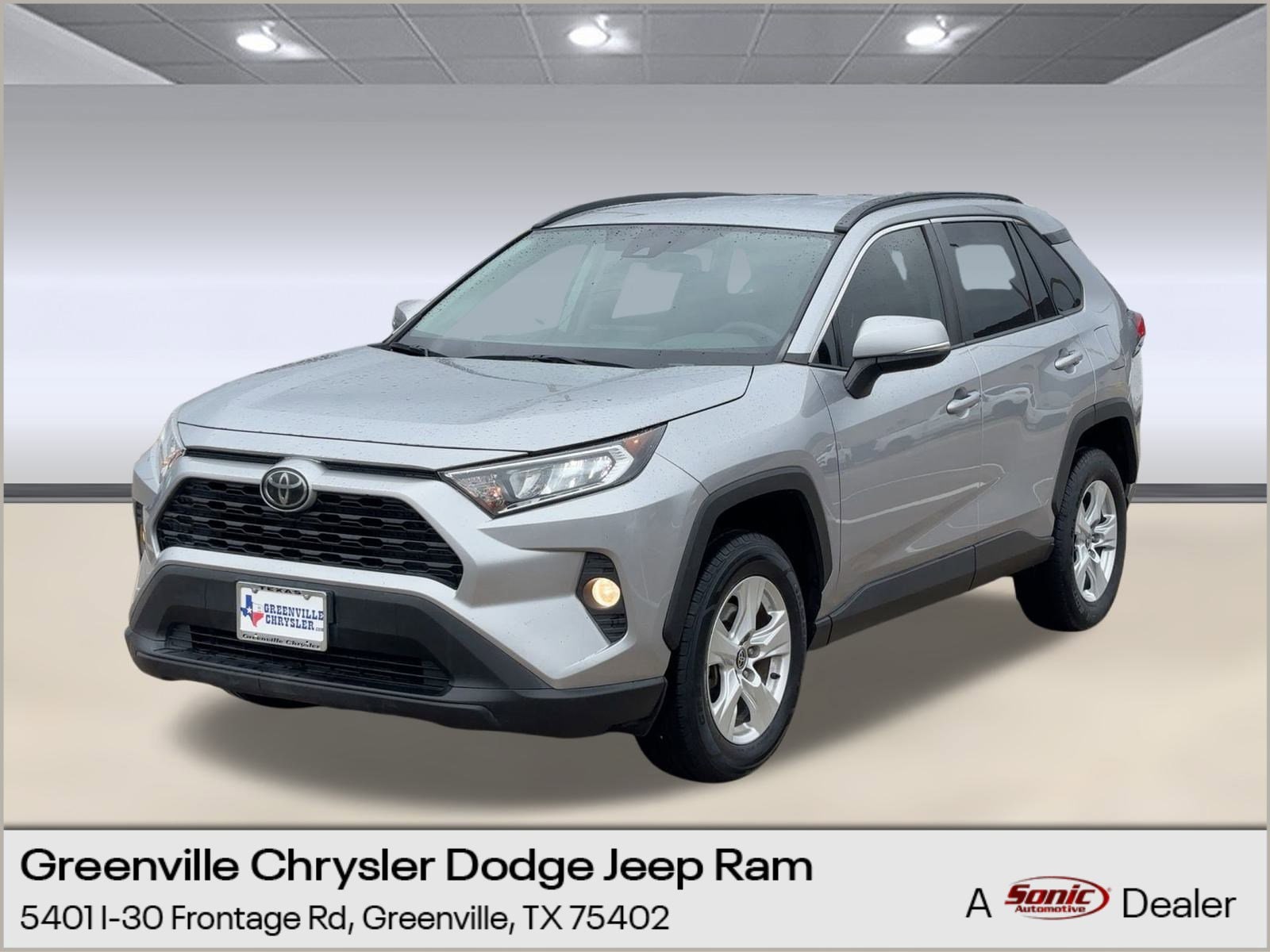 2021 Toyota RAV4 XLE's photo