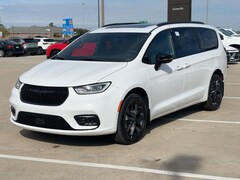 2026 Chrysler Pacifica LIMITED AWD Passenger Van