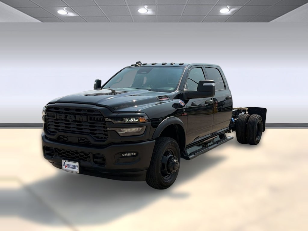 New 2026 Ram 3500 TRADESMAN CREW CAB CHASSIS 4X4 60' CA Pickup