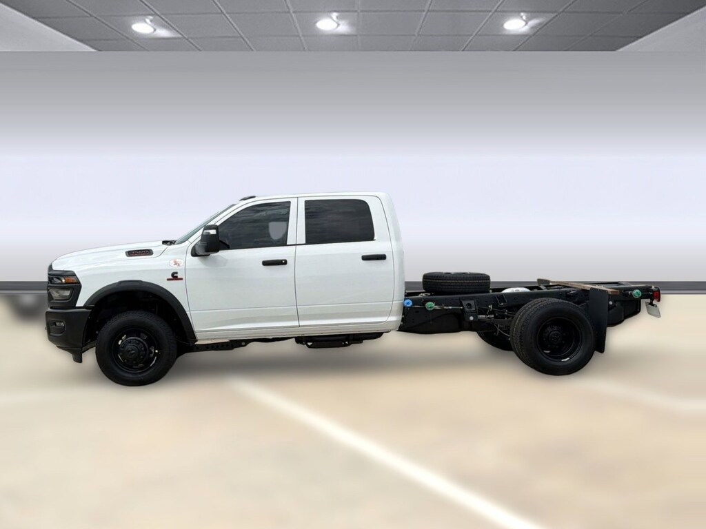 New 2026 Ram 3500 Chassis Cab TRADESMAN CREW 4X4 60' CA Pickup