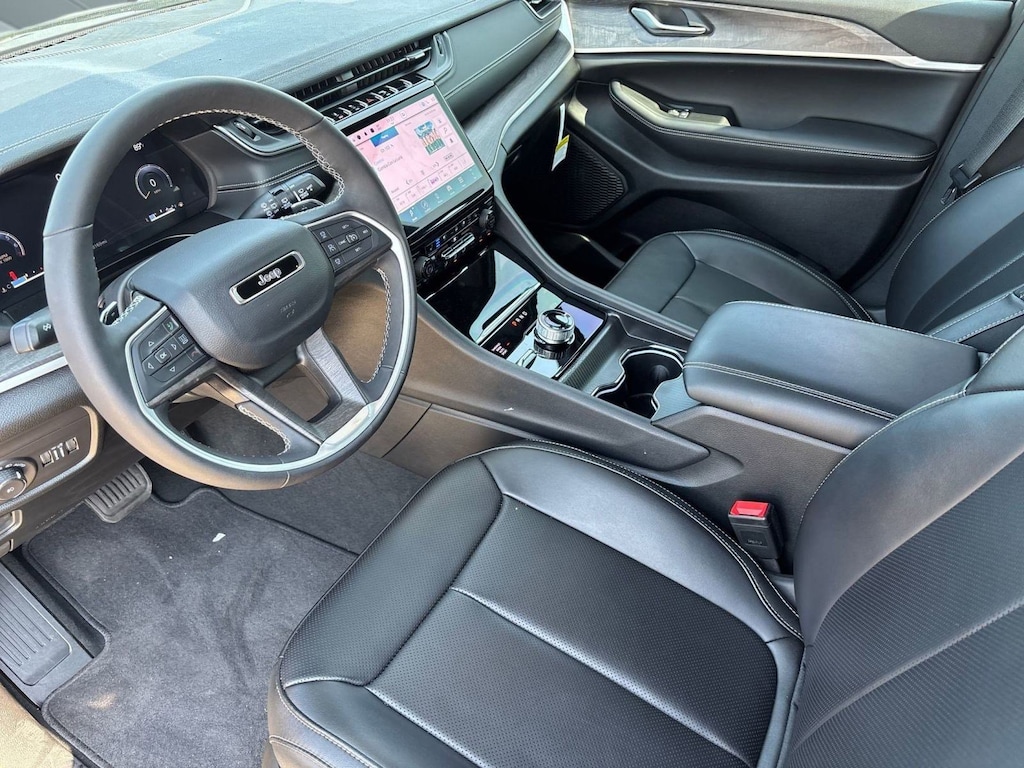 New 2025 Jeep Grand Cherokee L LIMITED 4X4 Sport Utility