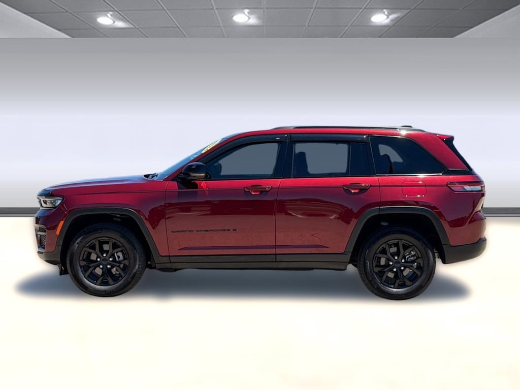 Used 2024 Jeep Grand Cherokee Altitude SUV