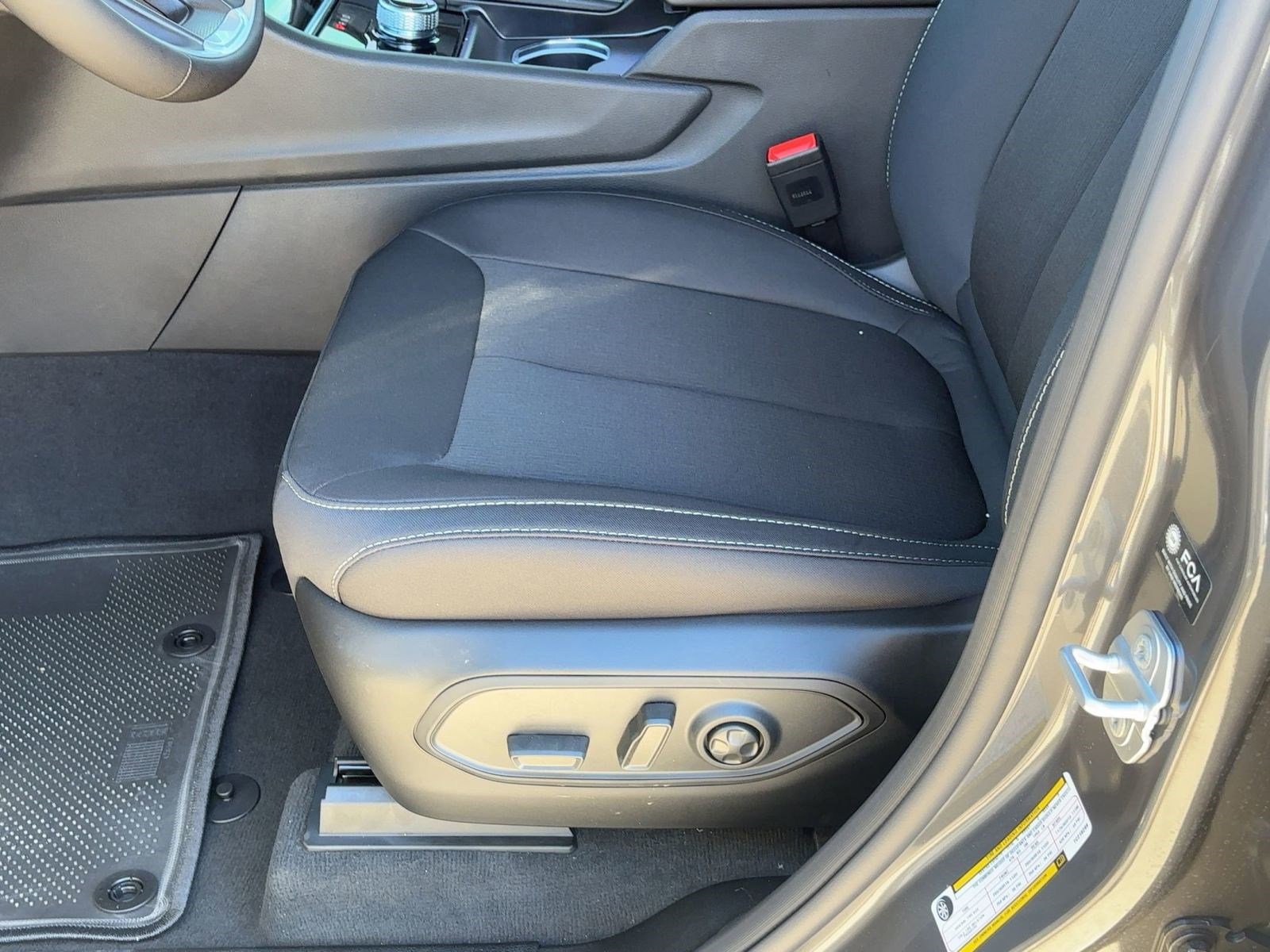 2026 Jeep Grand Cherokee Laredo - Photo 13