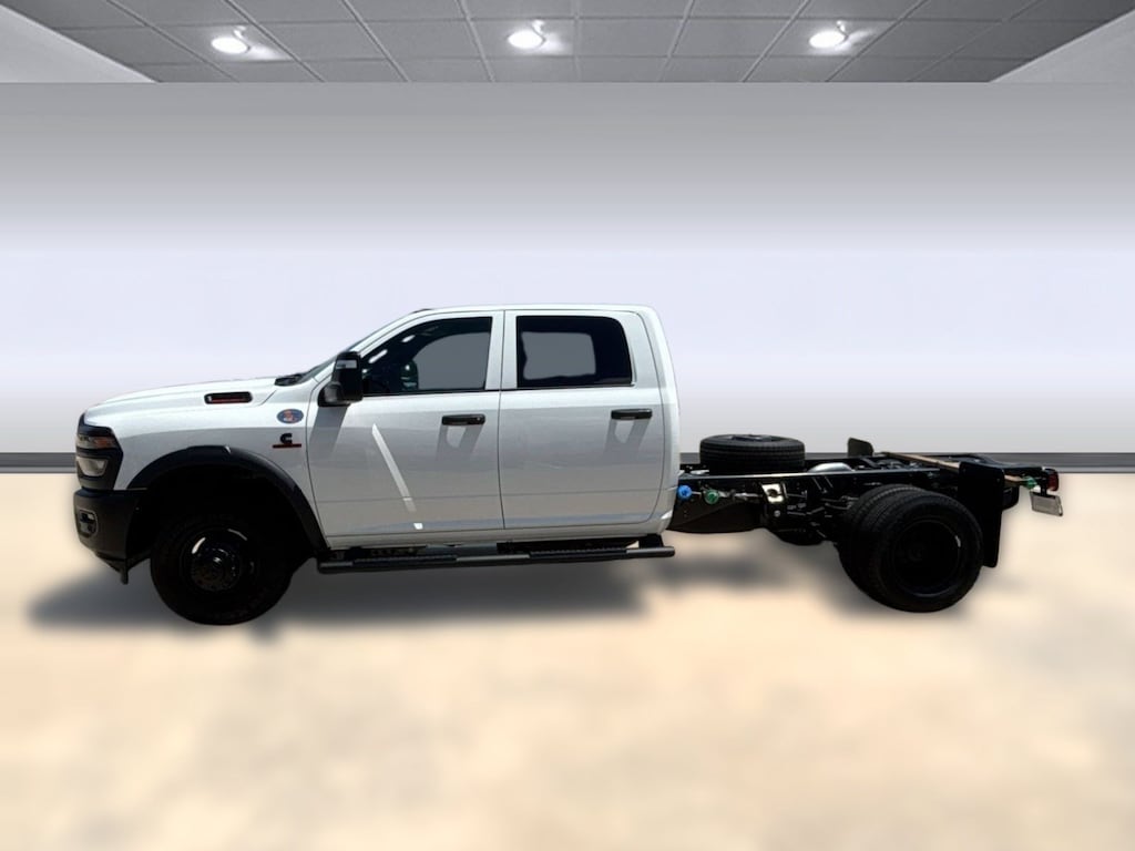 New 2026 Ram 3500 TRADESMAN CREW CAB CHASSIS 4X4 60' CA Pickup