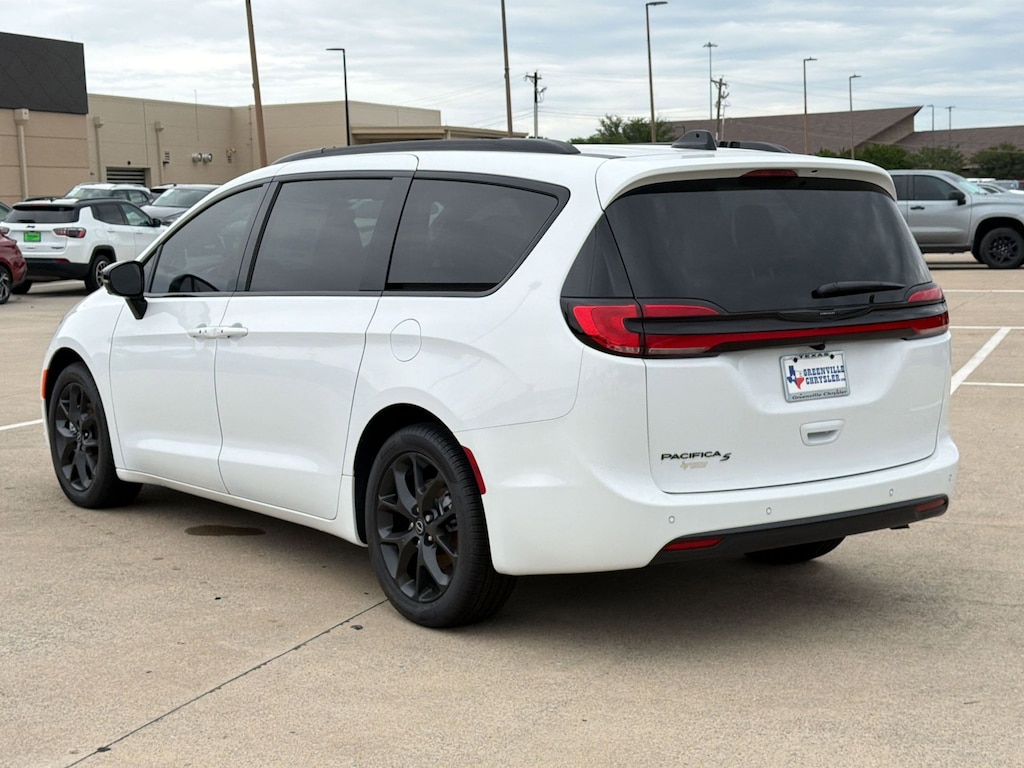 Used 2026 Chrysler Pacifica Select Van Passenger Van