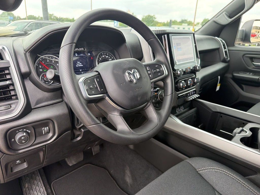 New 2026 Ram 1500 EXPRESS CREW CAB 4X4 5'7 BOX Pickup
