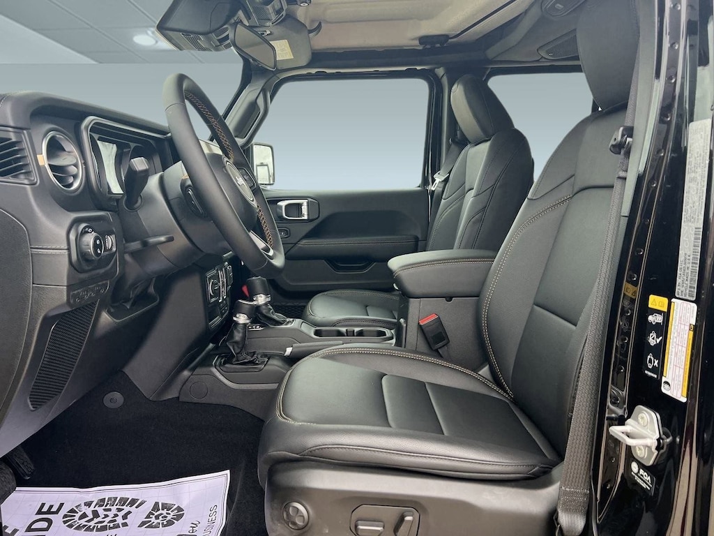 New 2025 Jeep Gladiator SPORT S 4X4 Pickup