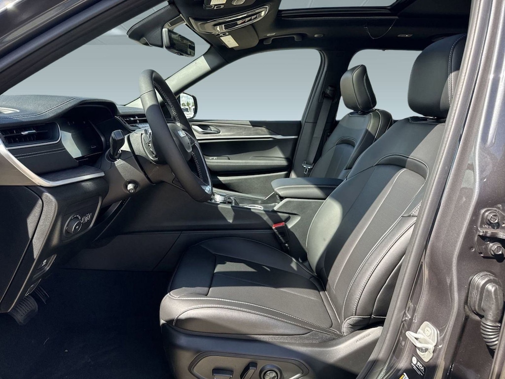 New 2025 Jeep Grand Cherokee L LIMITED 4X4 Sport Utility