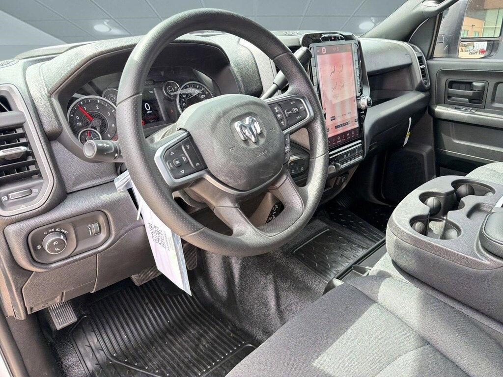 New 2026 Ram 3500 Chassis Cab TRADESMAN CREW 4X4 60' CA Pickup