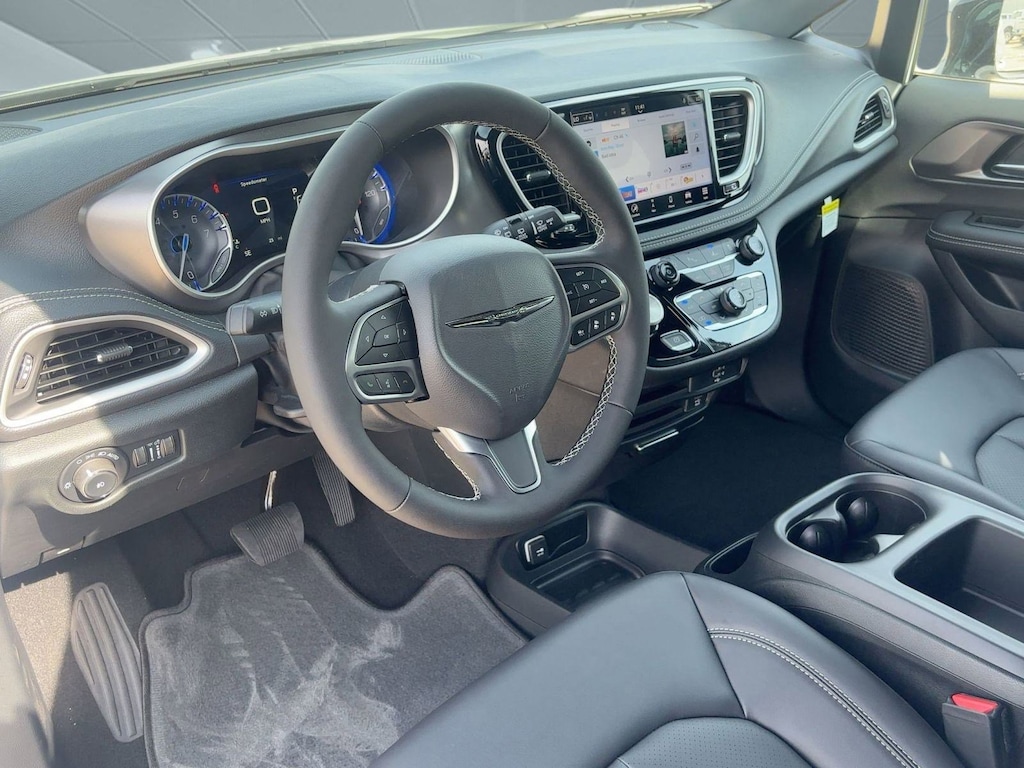 New 2026 Chrysler Pacifica SELECT Passenger Van