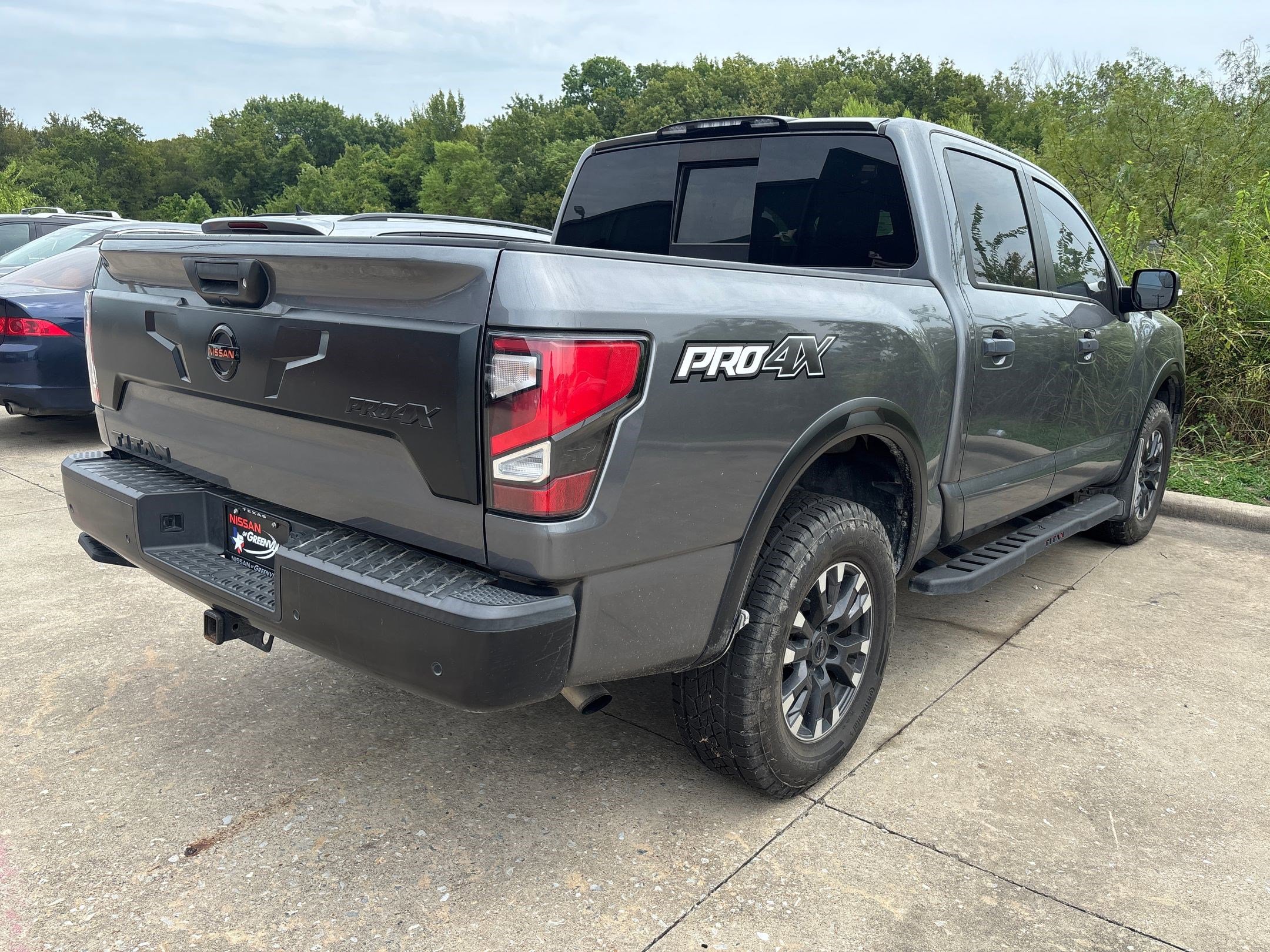 2020 Nissan Titan PRO-4X photo 2