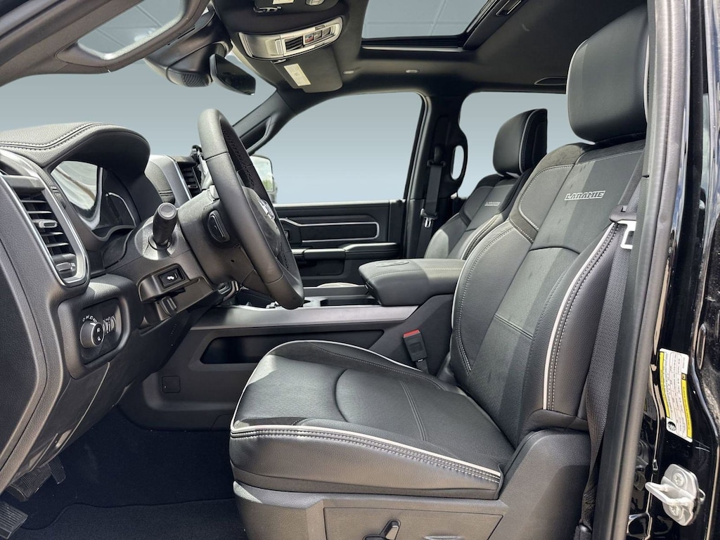 New 2025 Ram 2500 LARAMIE CREW CAB 4X4 6'4 BOX Pickup