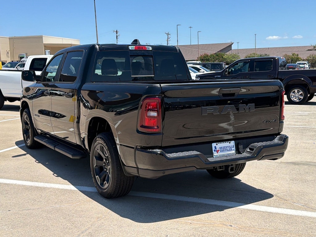 New 2026 Ram 1500 EXPRESS CREW CAB 4X4 5'7 BOX Pickup