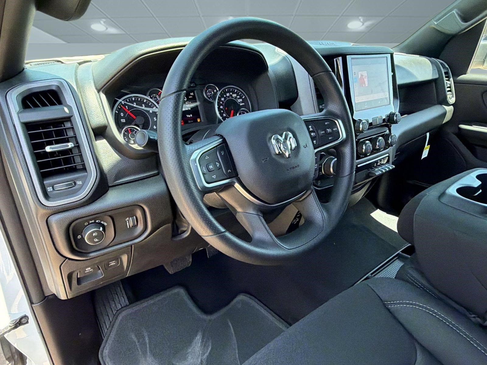 New 2026 Ram 1500 EXPRESS CREW CAB 4X4 5'7 BOX Pickup