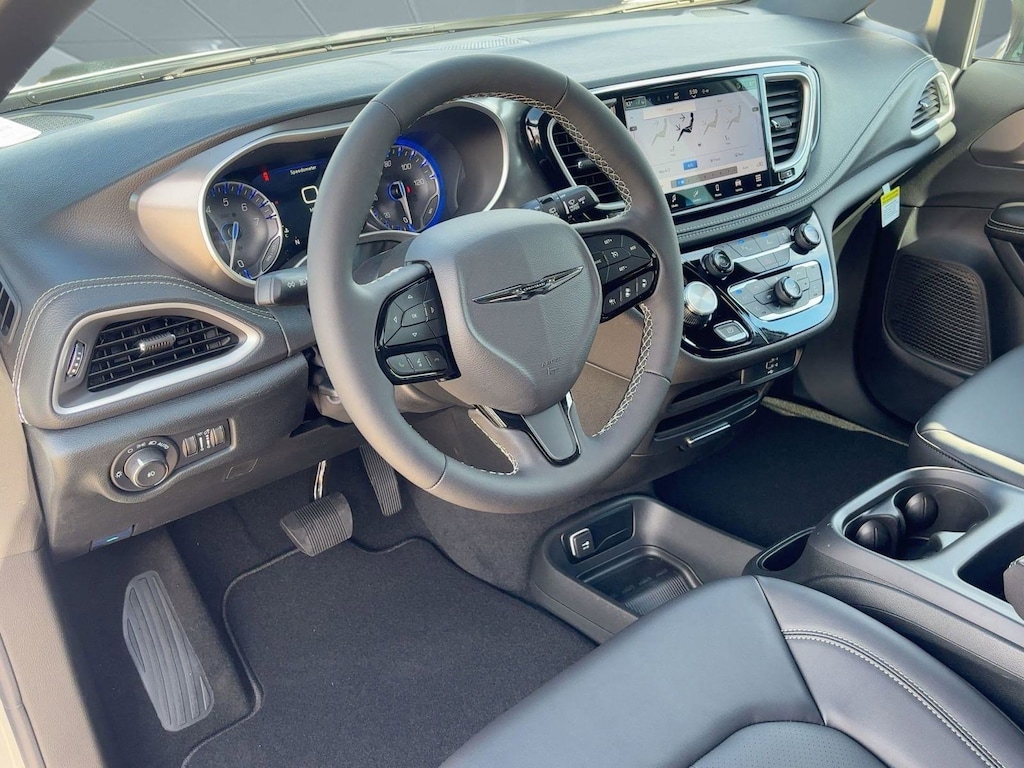 New 2026 Chrysler Pacifica SELECT Passenger Van