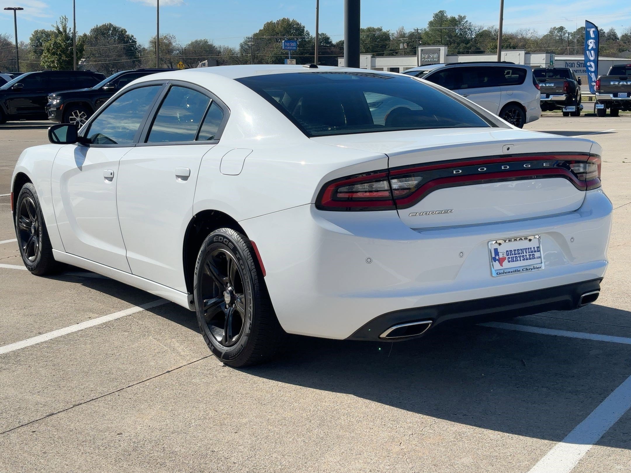 2022 Dodge Charger SXT photo 3
