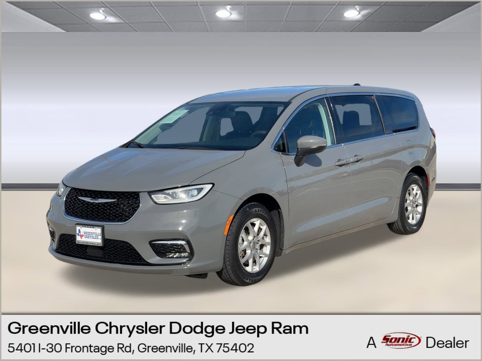 2023 Chrysler Pacifica Touring L's photo