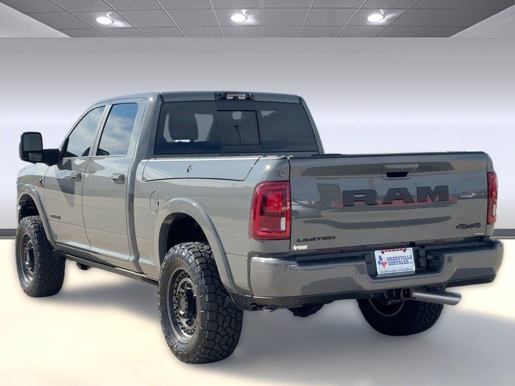 New 2026 Ram 2500 LIMITED CREW CAB 4X4 6'4 BOX Pickup