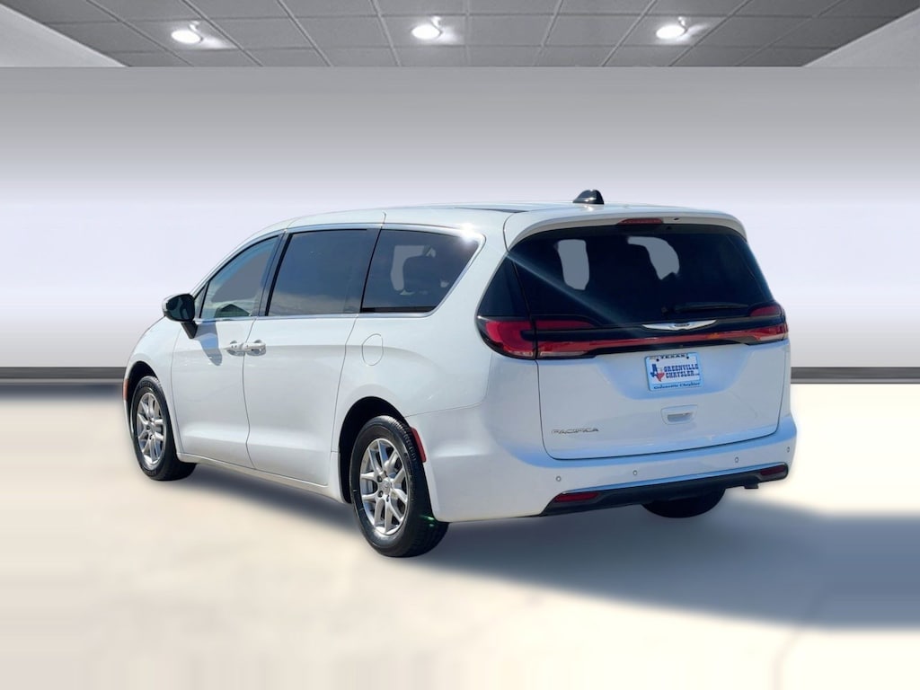 Used 2023 Chrysler Pacifica Touring L Van Passenger Van