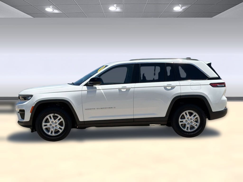Used 2023 Jeep Grand Cherokee Laredo SUV