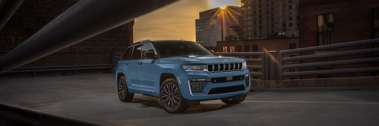 Jeep Grand Cherokee SUV 2026 Jeep Grand Cherokee Parked in the City