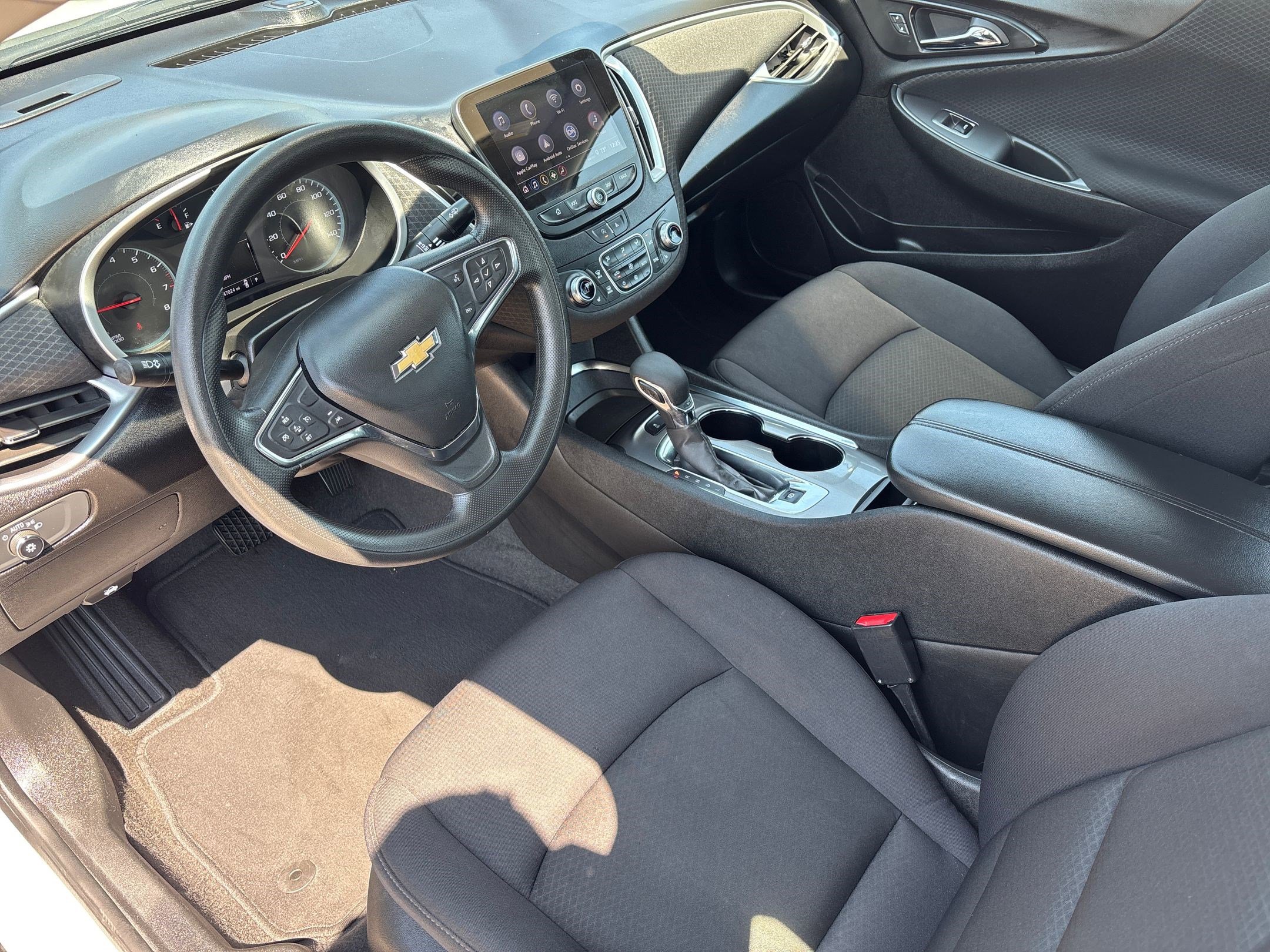 2024 Chevrolet Malibu 1LT photo 2