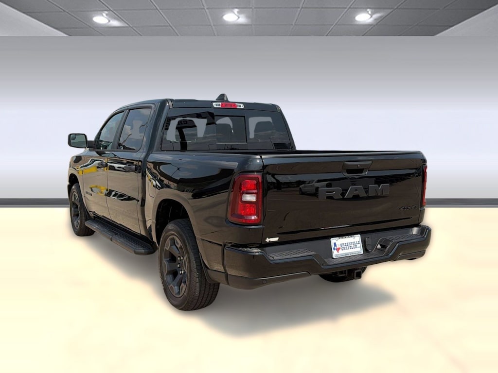New 2026 Ram 1500 EXPRESS CREW CAB 4X4 5'7 BOX Pickup