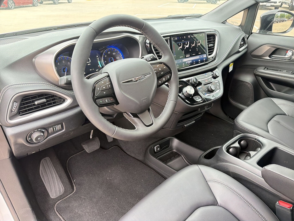 Used 2026 Chrysler Pacifica Select Van Passenger Van