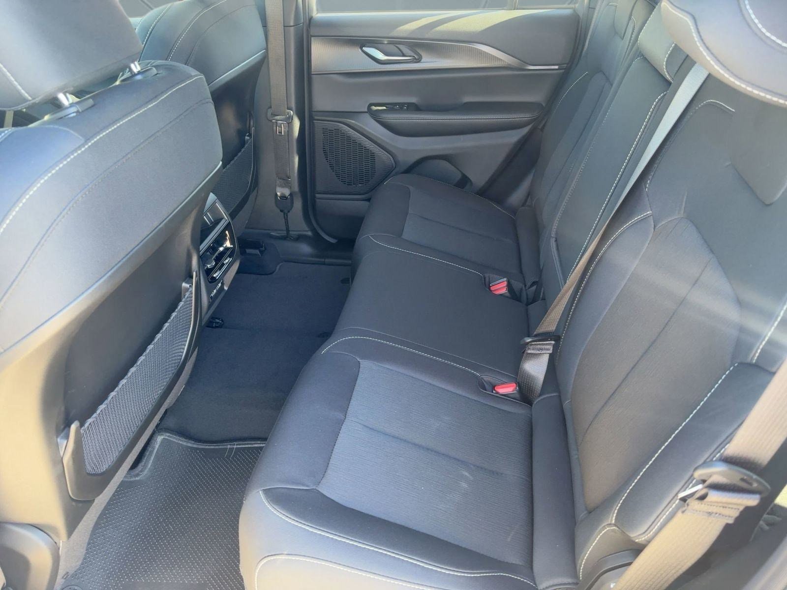 2026 Jeep Grand Cherokee Laredo - Photo 14