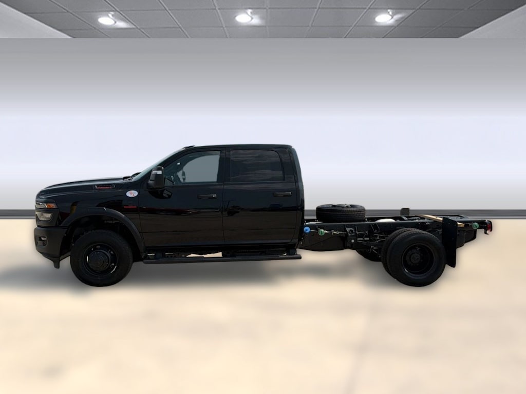 New 2026 Ram 3500 TRADESMAN CREW CAB CHASSIS 4X4 60' CA Pickup