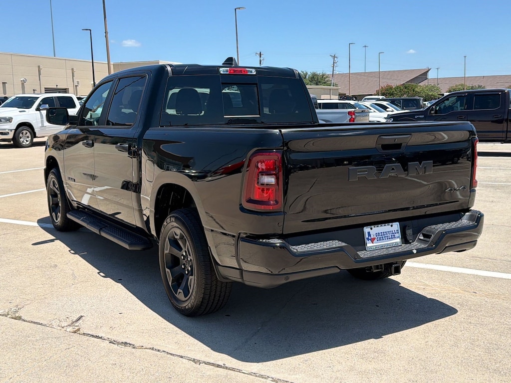 New 2026 Ram 1500 EXPRESS CREW CAB 4X4 5'7 BOX Pickup
