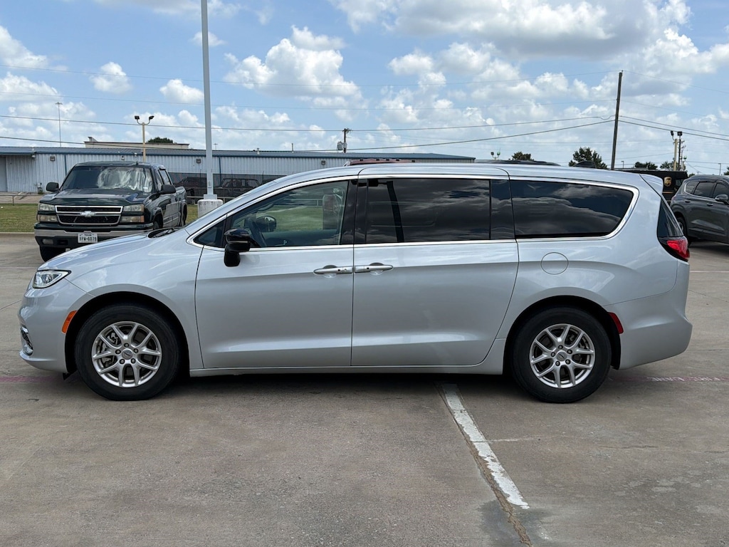 Used 2024 Chrysler Pacifica Touring L Van Passenger Van