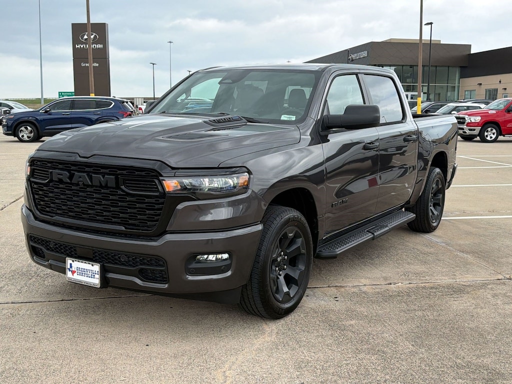 New 2026 Ram 1500 EXPRESS CREW CAB 4X4 5'7 BOX Pickup