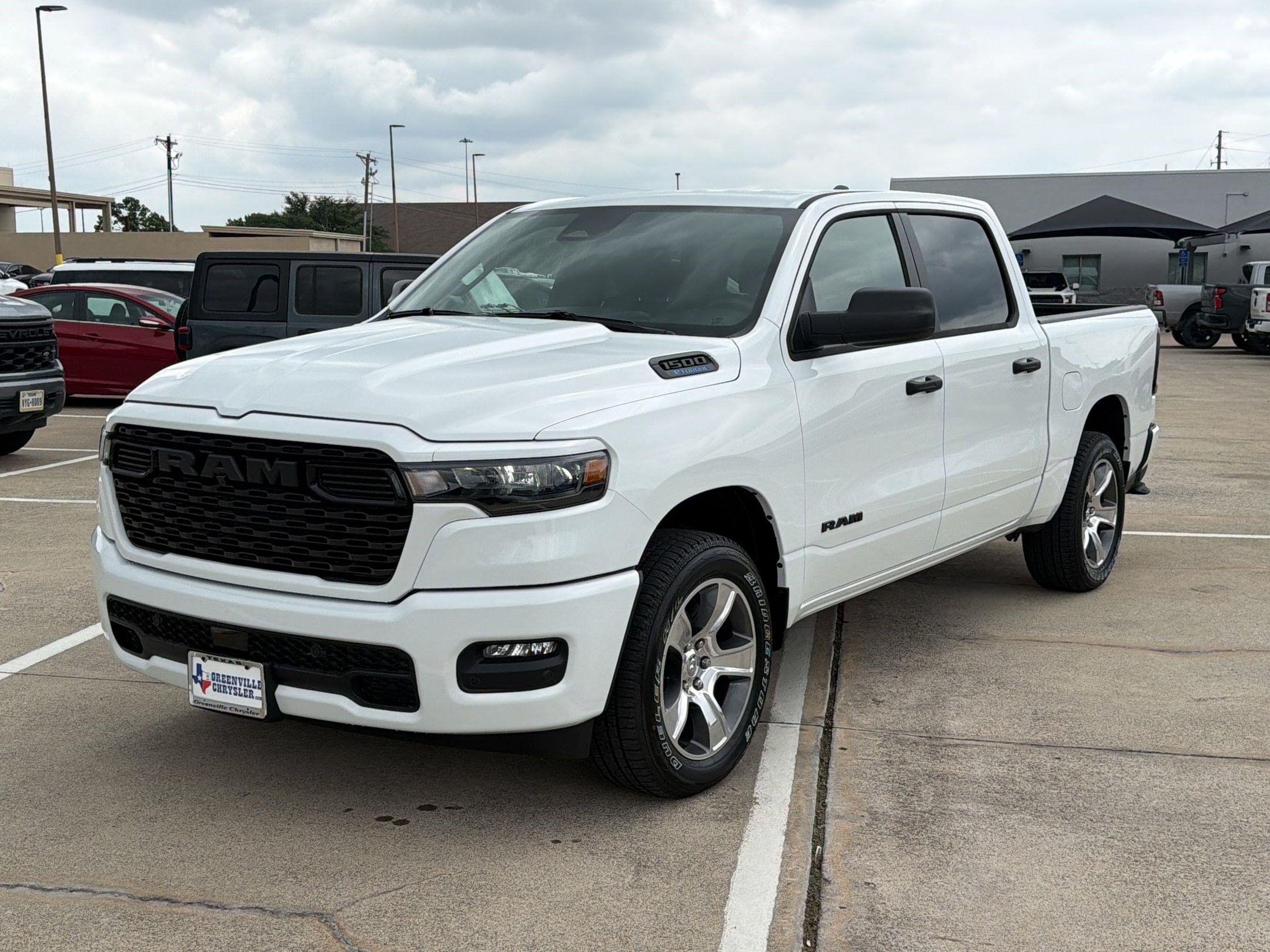 New 2026 Ram 1500 EXPRESS CREW CAB 4X4 5'7 BOX