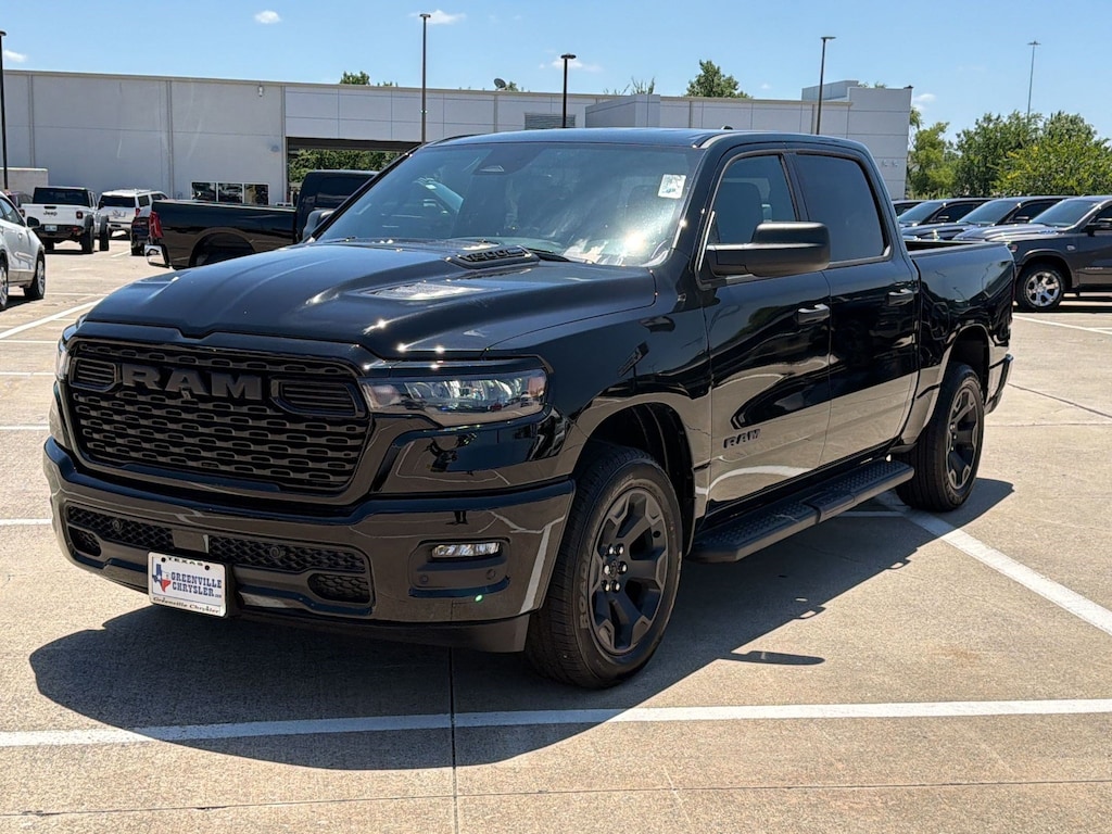 New 2026 Ram 1500 EXPRESS CREW CAB 4X4 5'7 BOX Pickup