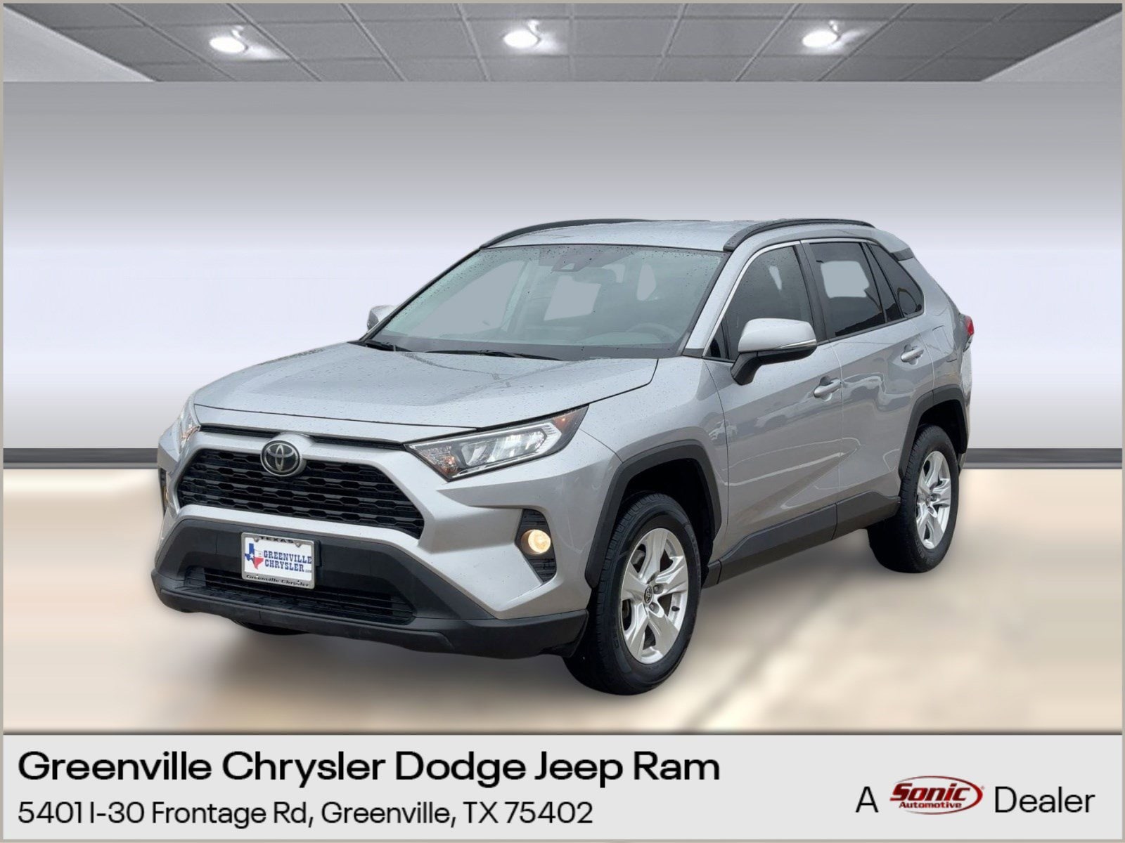 2021 Toyota RAV4 XLE's photo