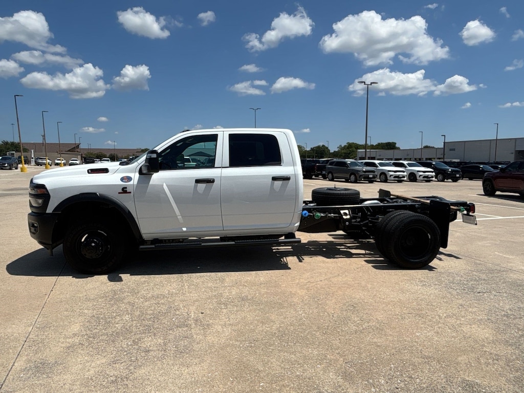 New 2026 Ram 3500 TRADESMAN CREW CAB CHASSIS 4X4 60' CA Pickup