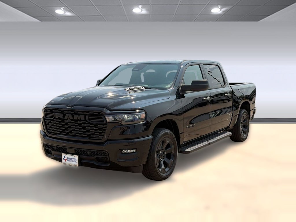 New 2026 Ram 1500 EXPRESS CREW CAB 4X4 5'7 BOX Pickup