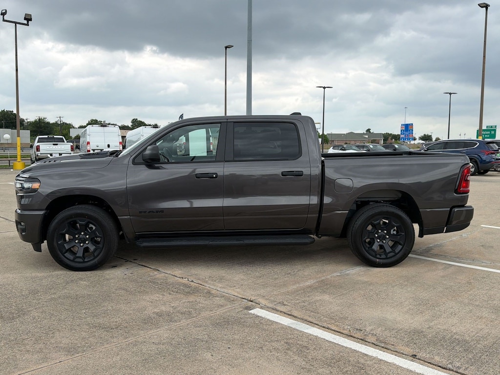 New 2026 Ram 1500 EXPRESS CREW CAB 4X4 5'7 BOX Pickup