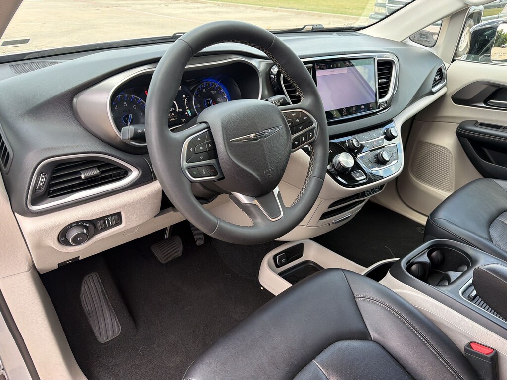 Used 2024 Chrysler Pacifica Touring L Van Passenger Van