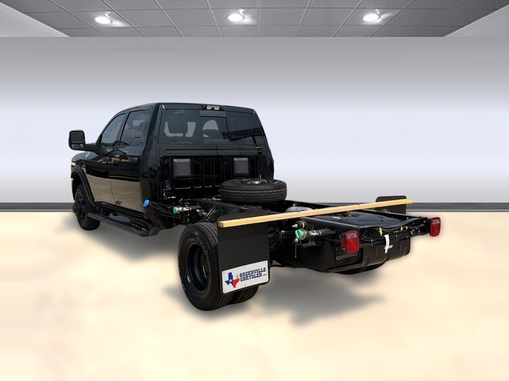 New 2026 Ram 3500 TRADESMAN CREW CAB CHASSIS 4X4 60' CA Pickup