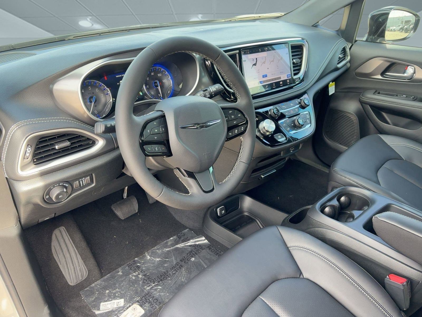 2026 Chrysler Pacifica photo 4