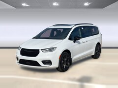 2026 Chrysler Pacifica LIMITED AWD Passenger Van
