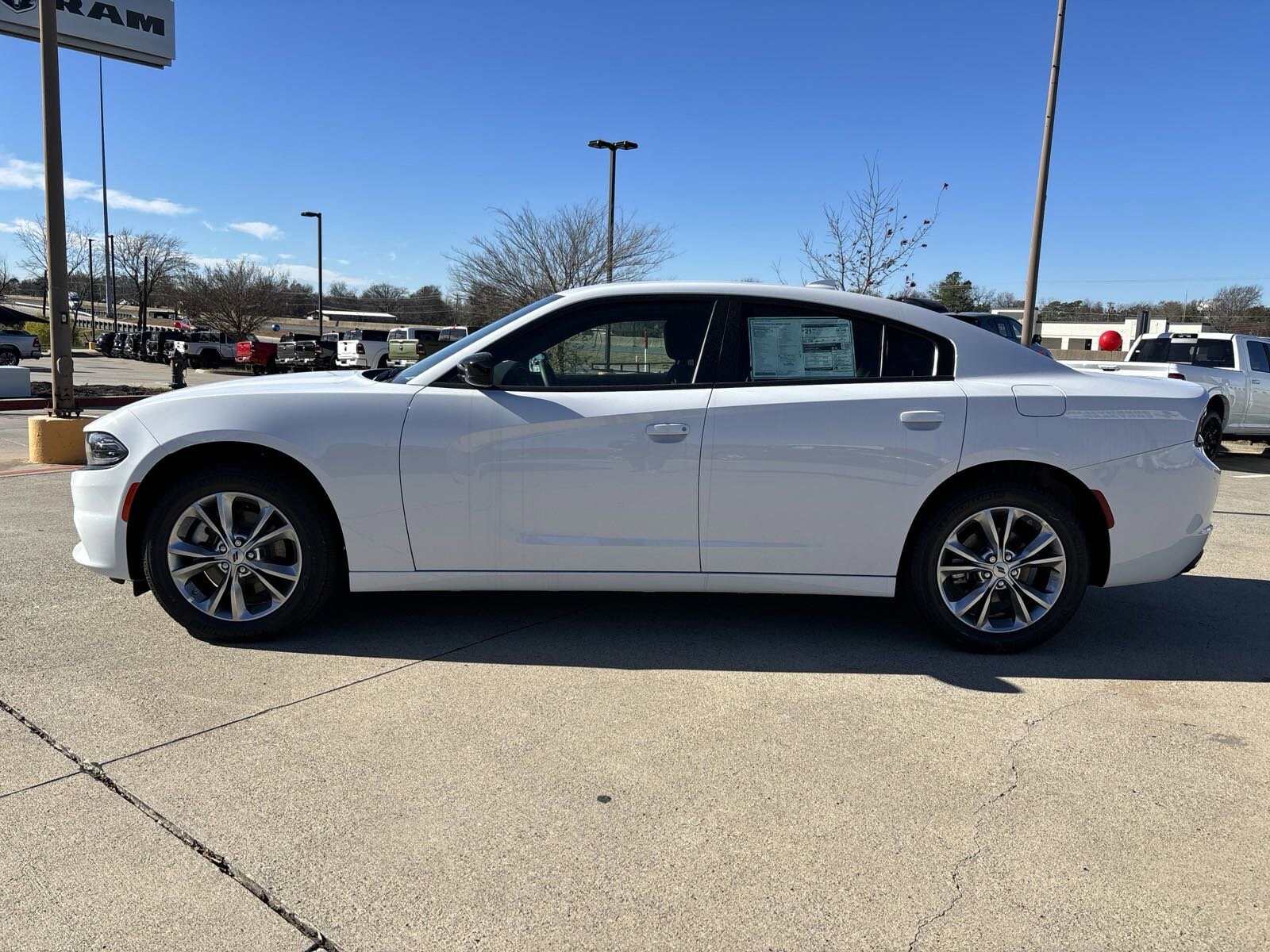 2023 Dodge Charger SXT AWD photo 4