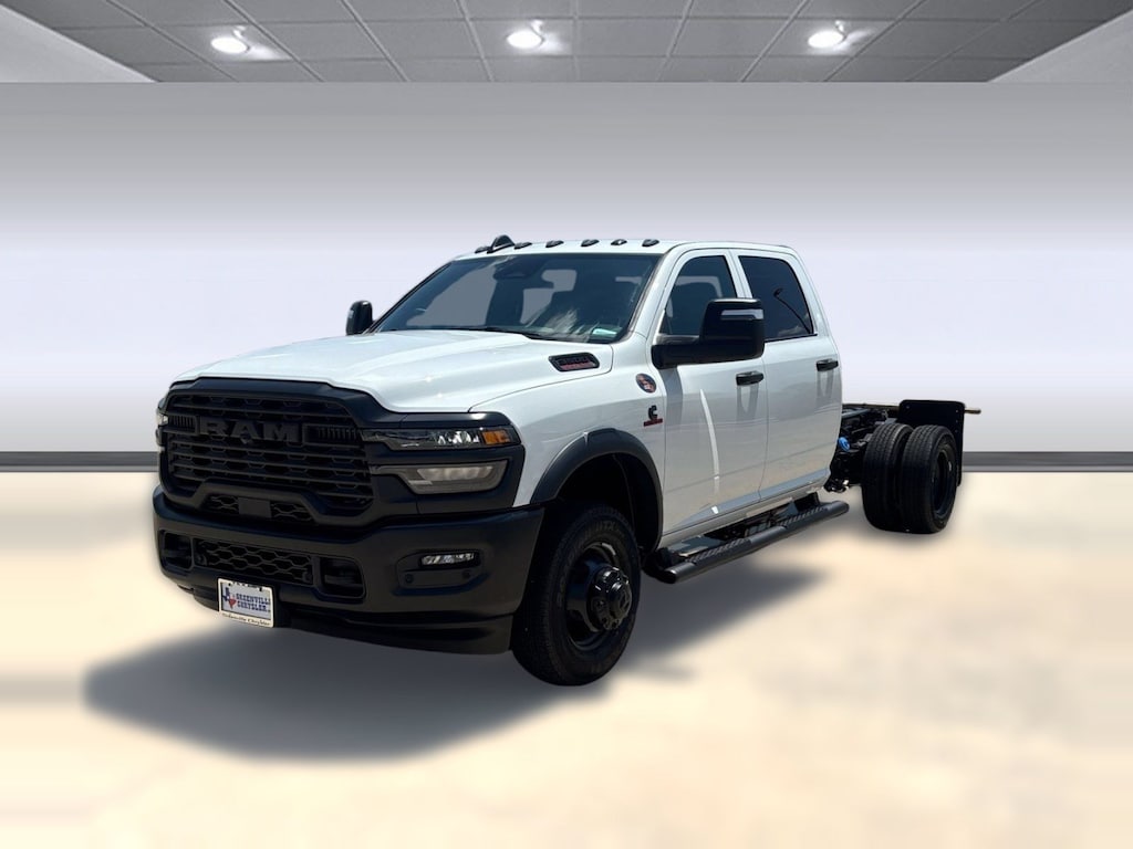 New 2026 Ram 3500 TRADESMAN CREW CAB CHASSIS 4X4 60' CA Pickup