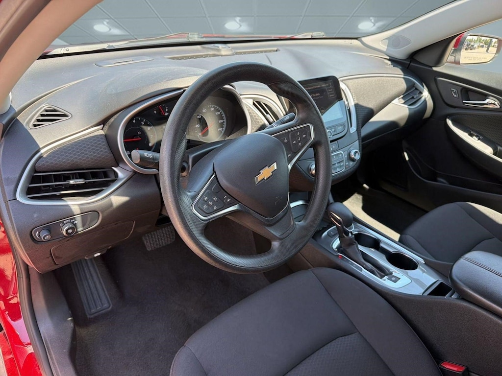 Used 2025 Chevrolet Malibu LT Sedan