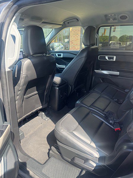 2023 Ford Explorer XLT photo 2