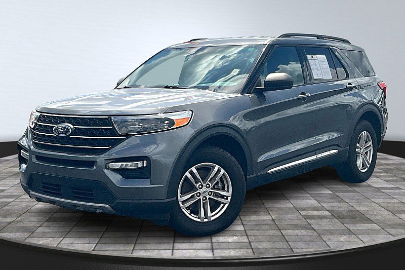 2023 Ford Explorer XLT photo 3